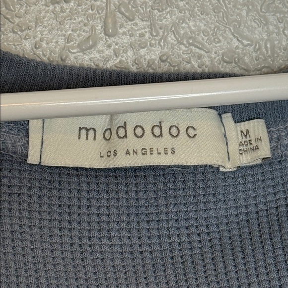 Mododoc Long Sleeve Blue Thermal V-Neck Top Size Medium - Picture 2 of 7